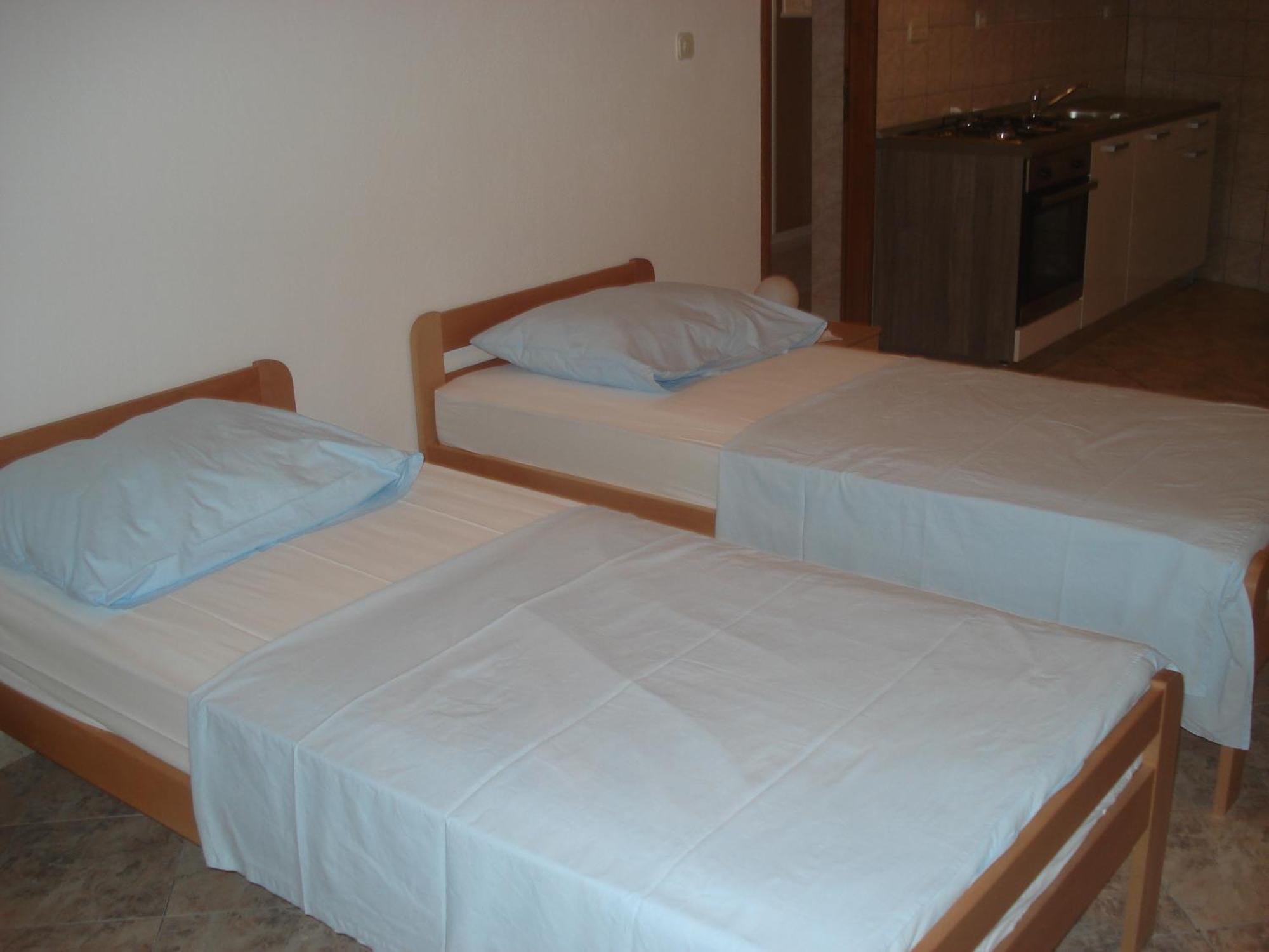 Guest House Karevic ฮวาร์ ห้อง รูปภาพ