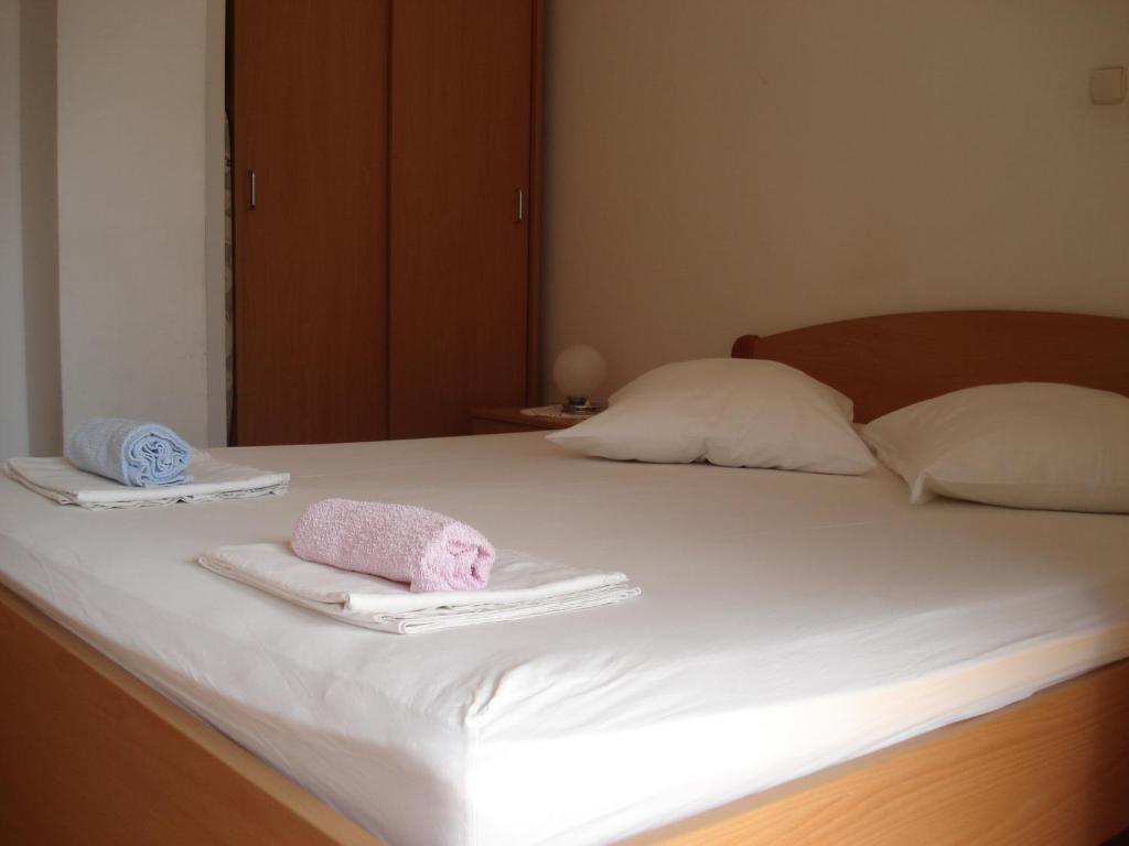 Guest House Karevic ฮวาร์ ภายนอก รูปภาพ